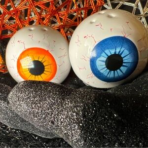 Halloween Ceramic Bloodshot Eyeballs Salt & Pepper Shakers Creepy